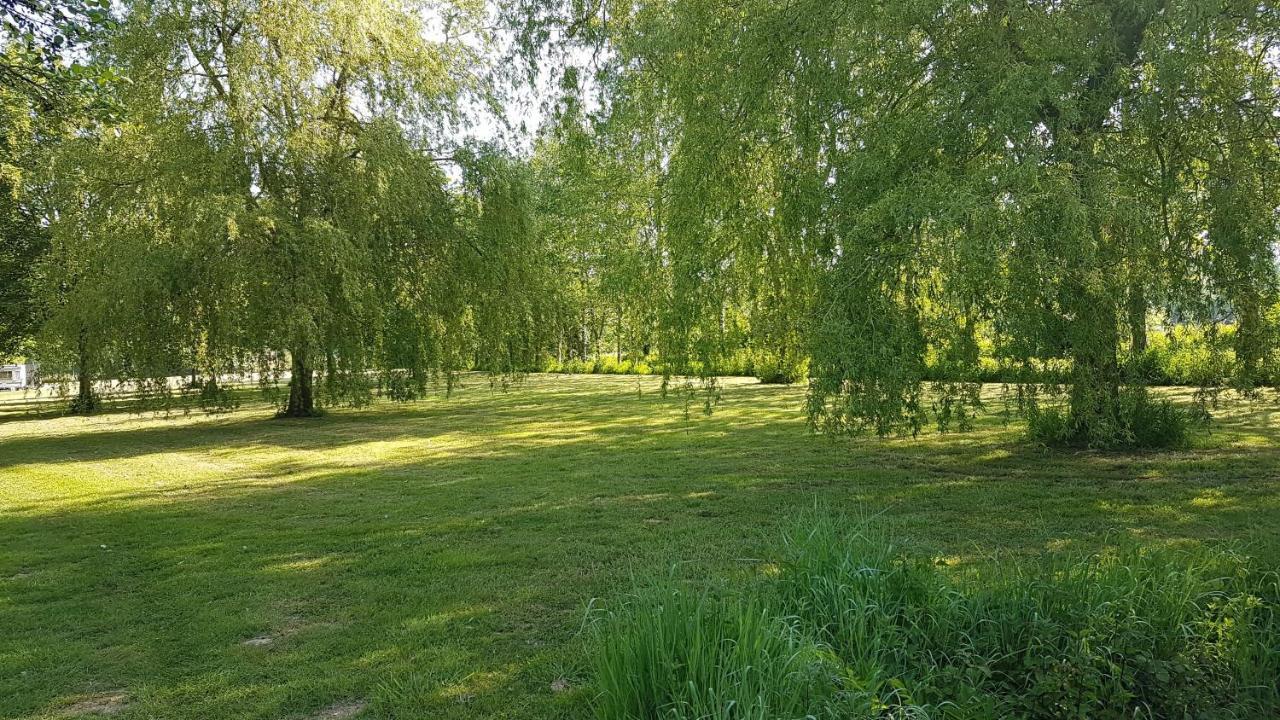 Gite Du Vieux Saule 1 Gite Avec Spa Privatif Pour 2 Personnes 1 Suite Familiale Sans Spa Vieil-Hesdin 외부 사진